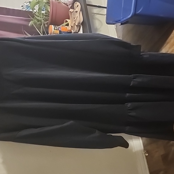 Clothes - Picture 4 of 17